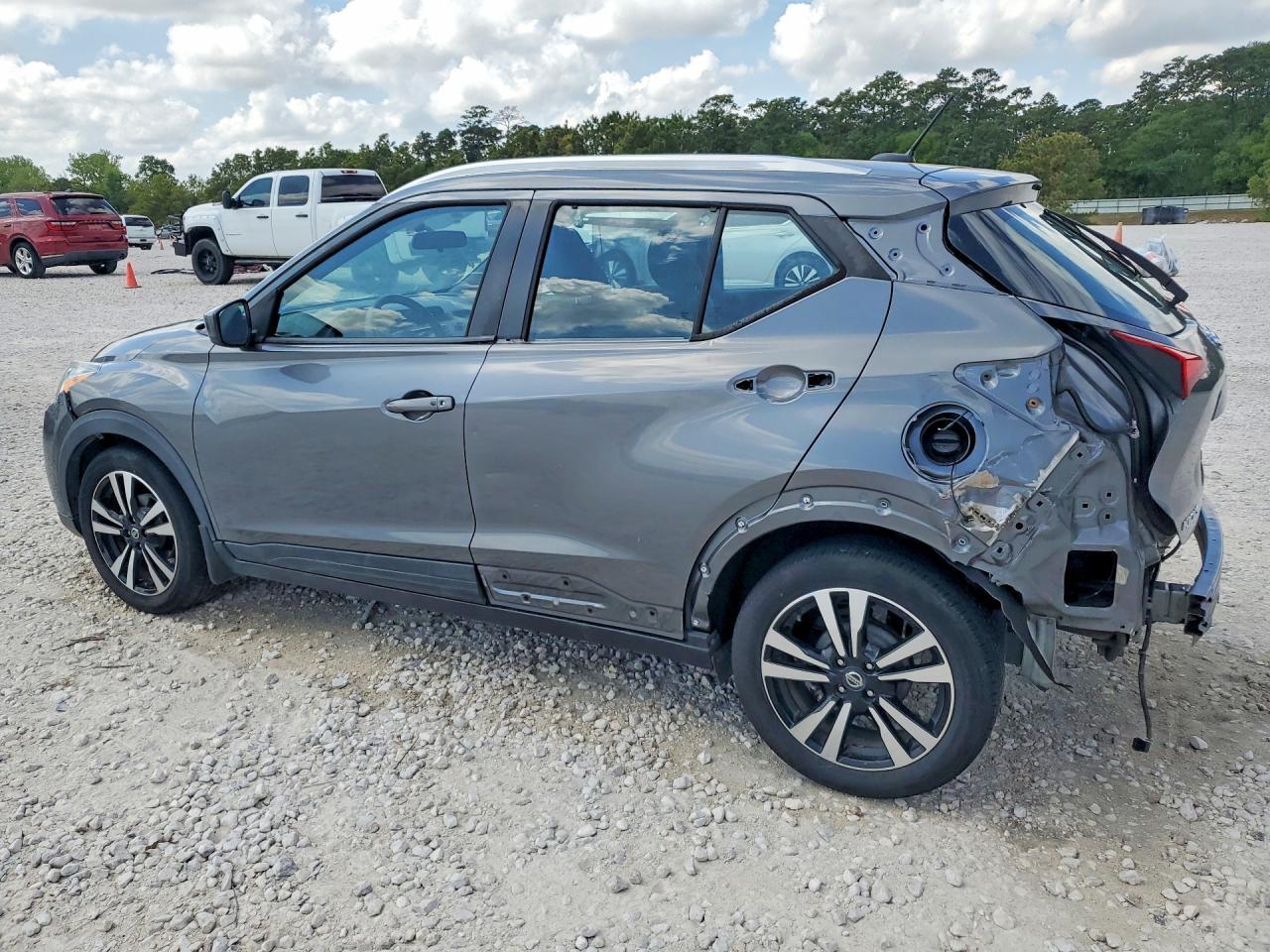 2019 Nissan Kicks Sv - Image 2