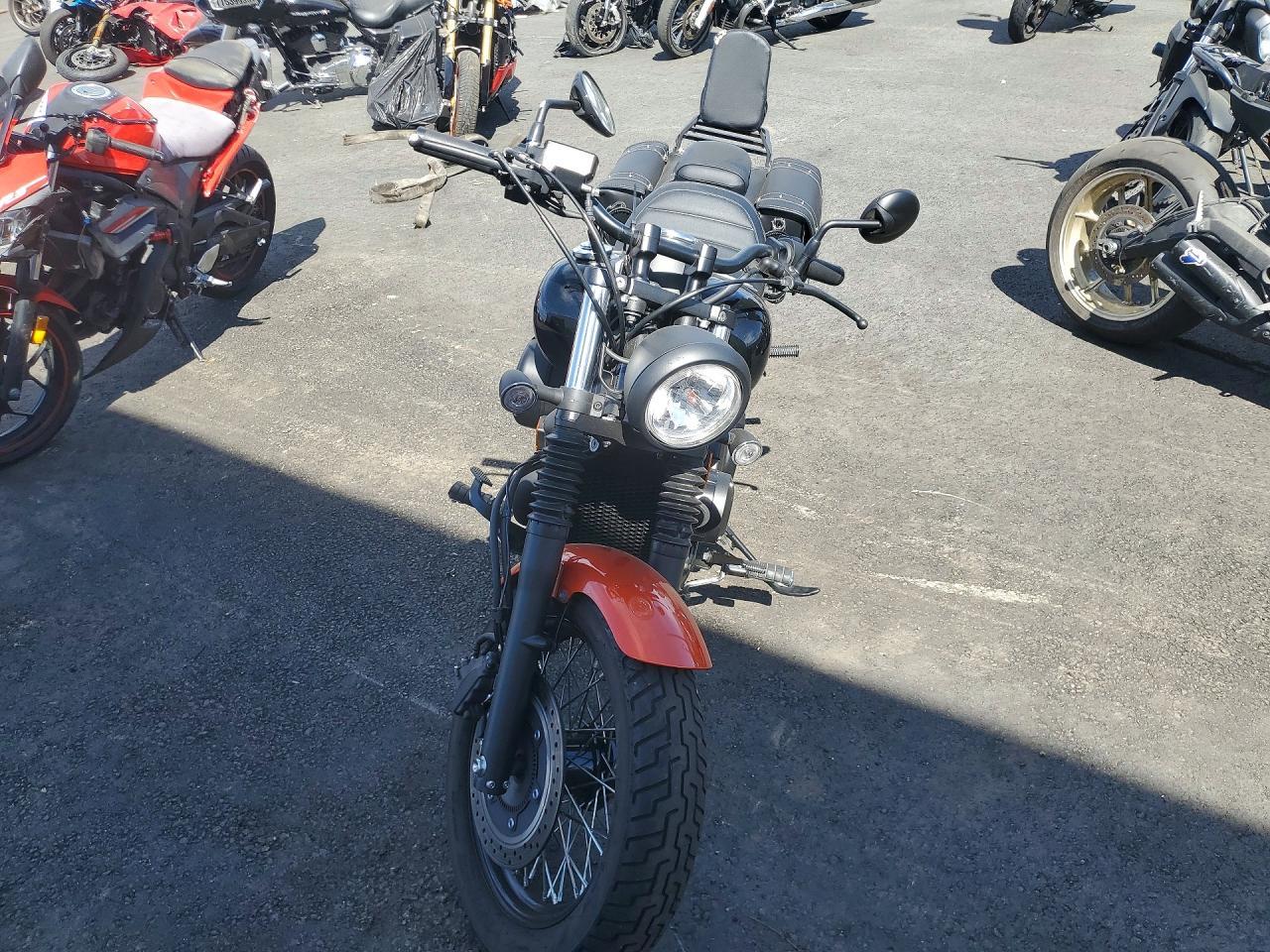 2025 Honda Vt750 C2B - Фото 2