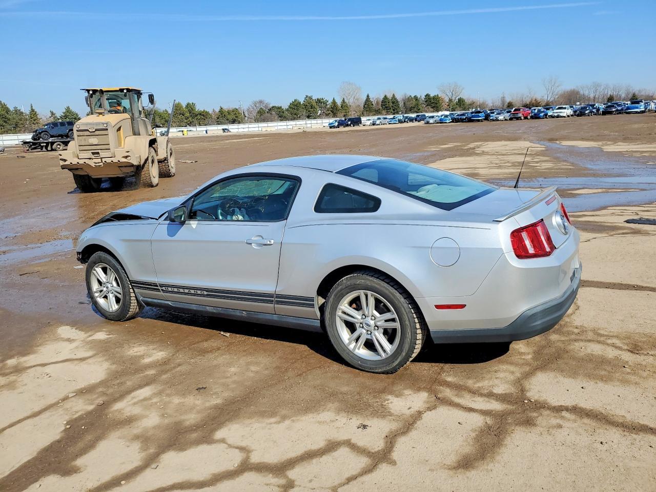 2010 Ford Mustang - Фото 2