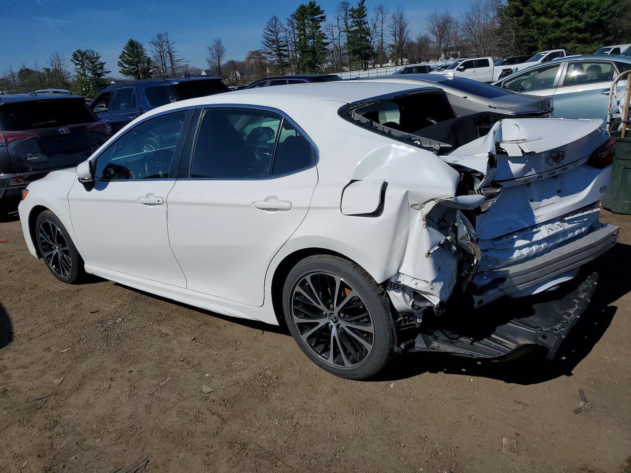 2018 Toyota Camry Se - Фото 2