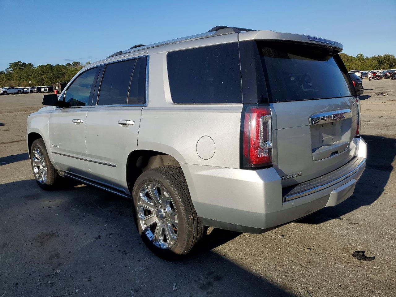 2016 GMC Yukon Denali - Фото 2