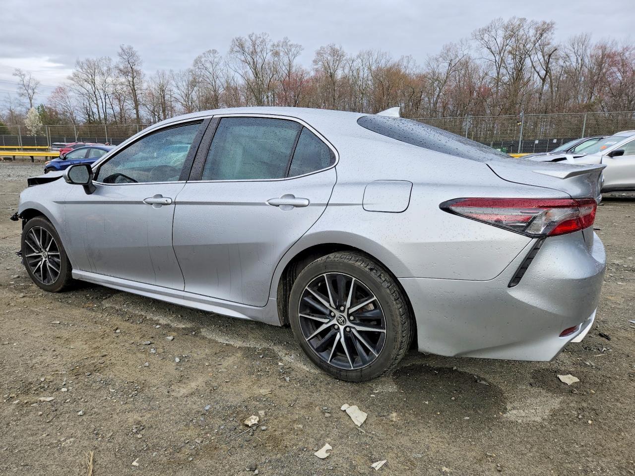 2022 Toyota Camry Se - Фото 2