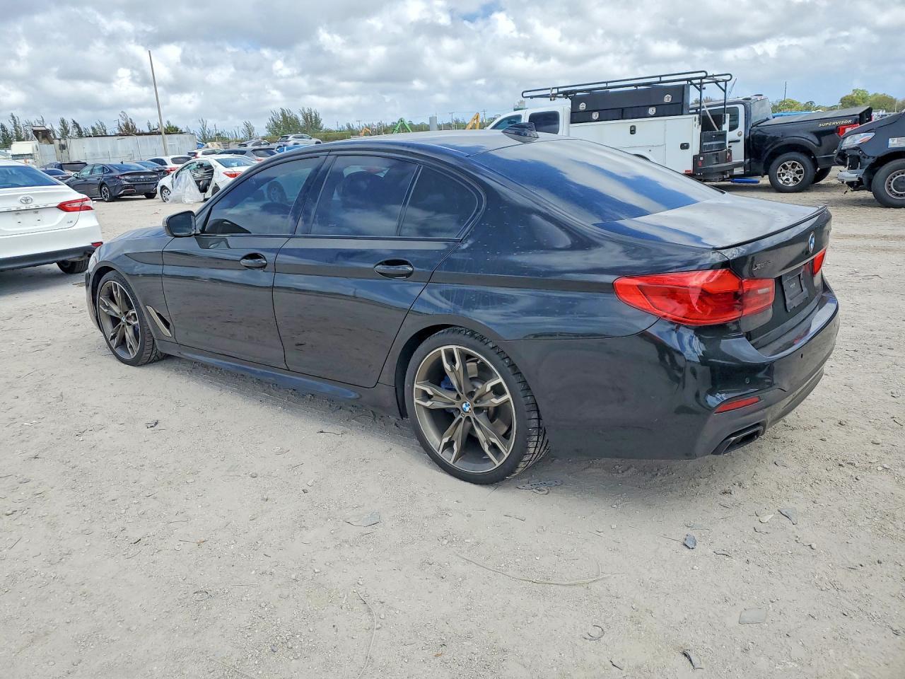 2019 BMW M550Xi - Фото 2