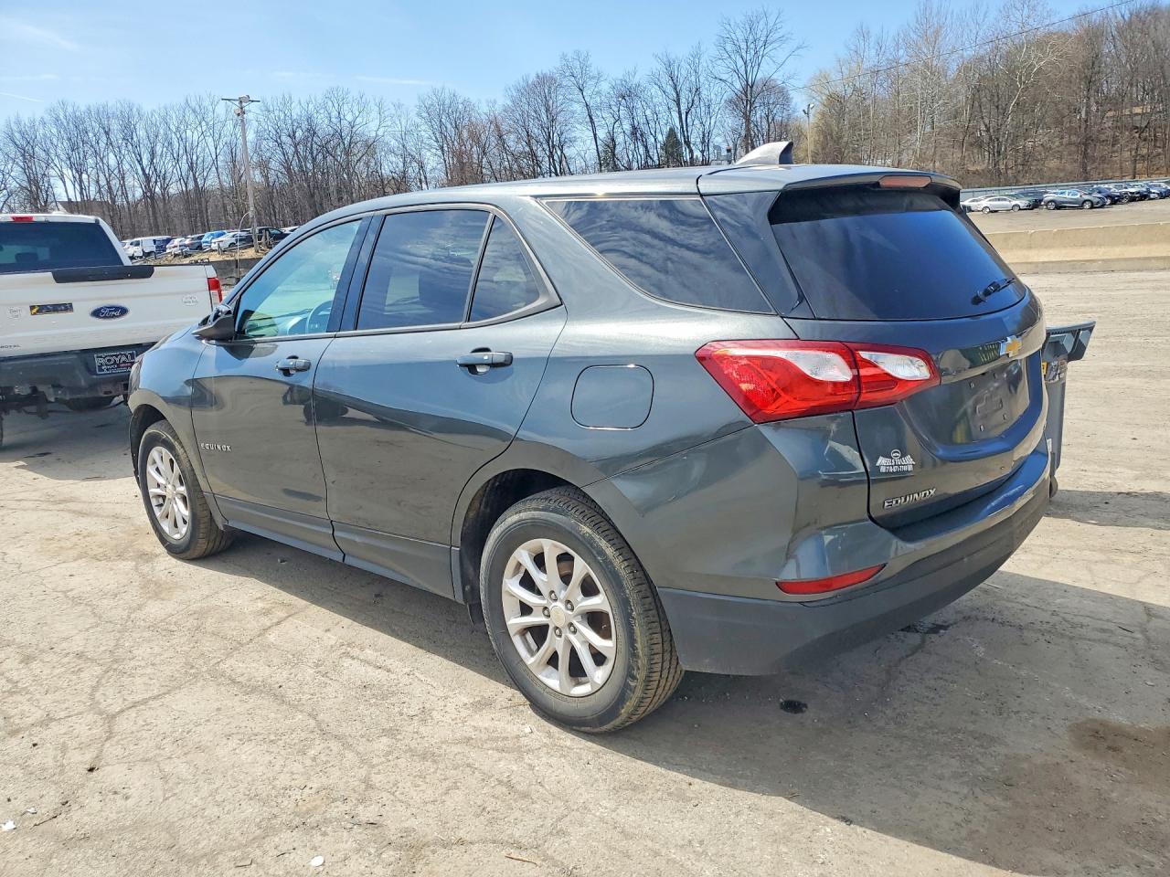 2019 Chevrolet Equinox Ls - Фото 2