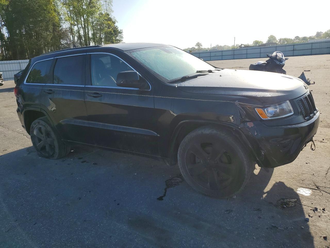 2015 Jeep Grand Cherokee Laredo - Image 4