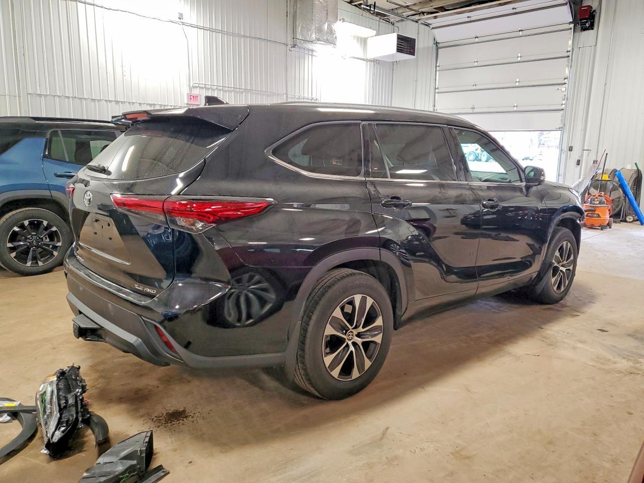 2021 Toyota Highlander Xle - Фото 3