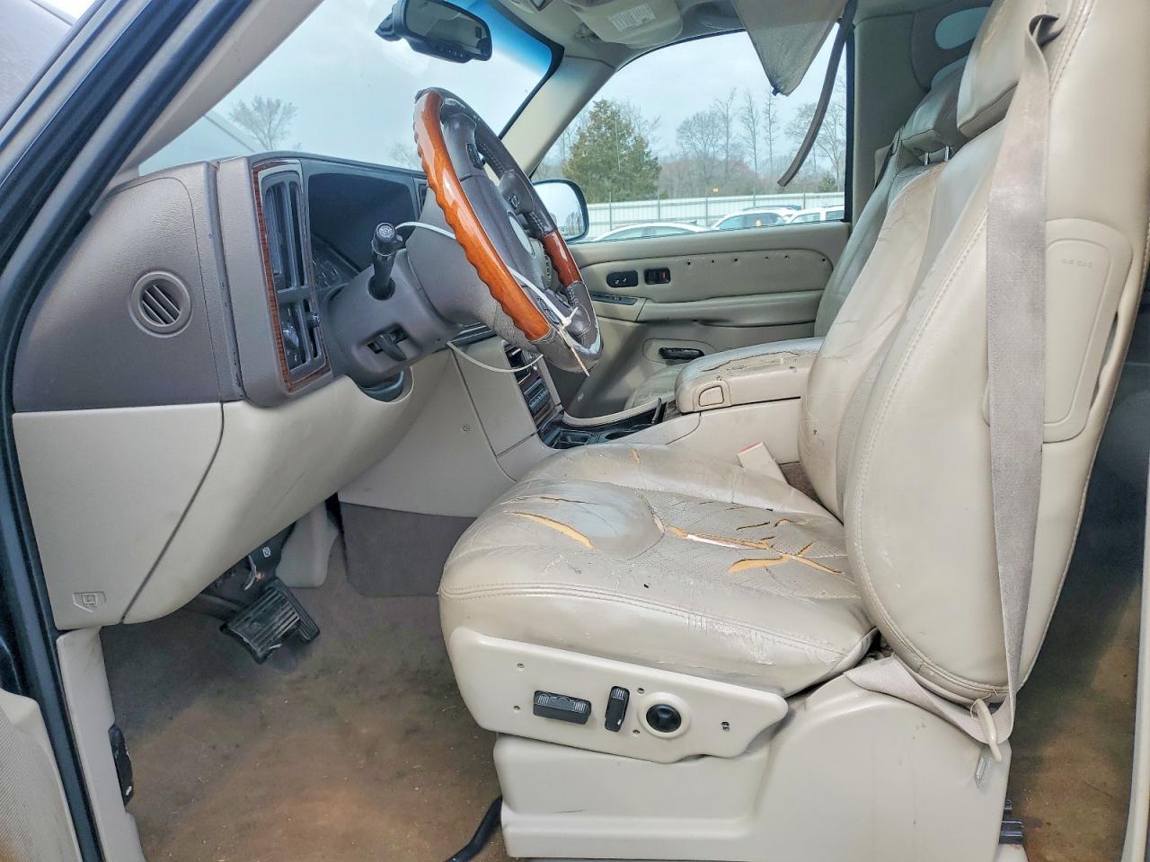 2004 Cadillac Escalade Luxury - Image 7