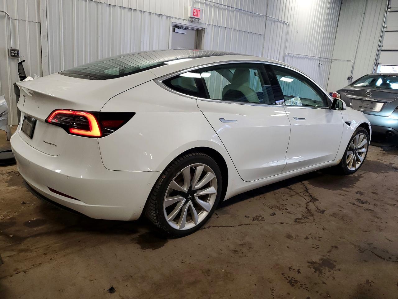 2019 Tesla Model 3 - Фото 3