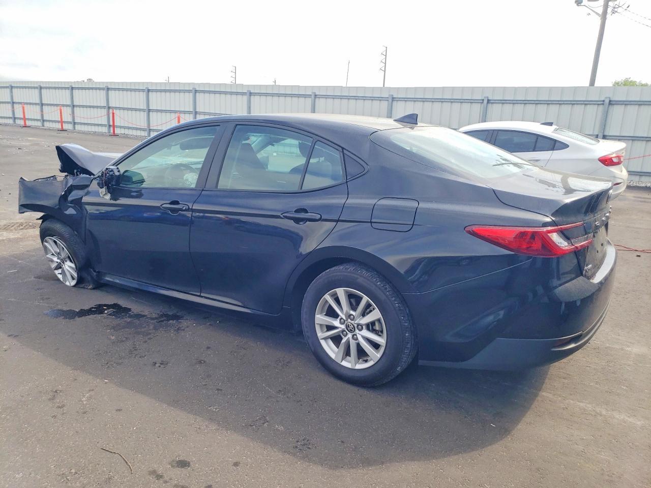 2025 Toyota Camry Le - Фото 2