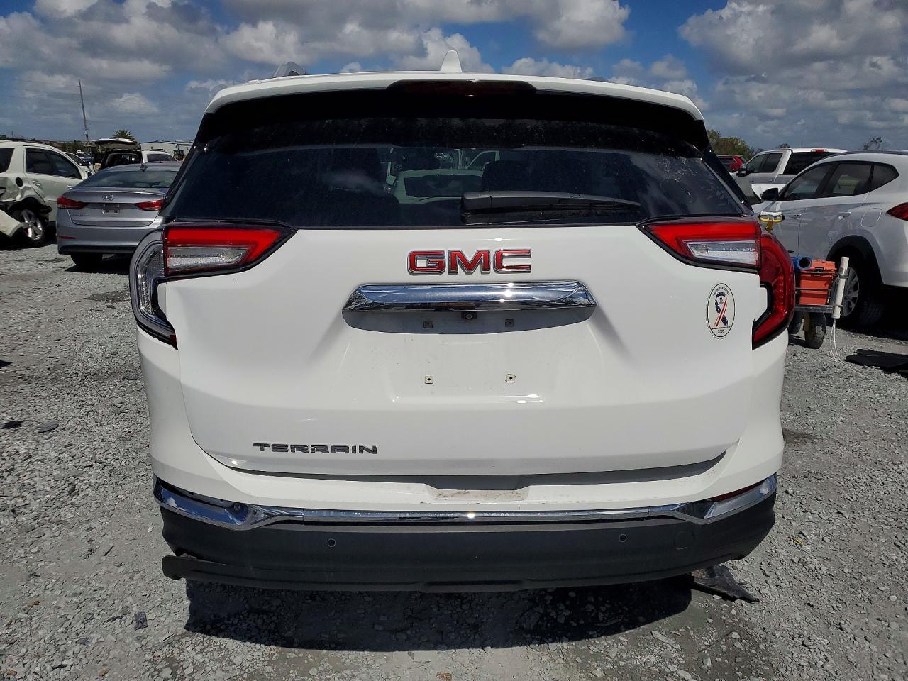 2024 GMC Terrain Slt - Image 6