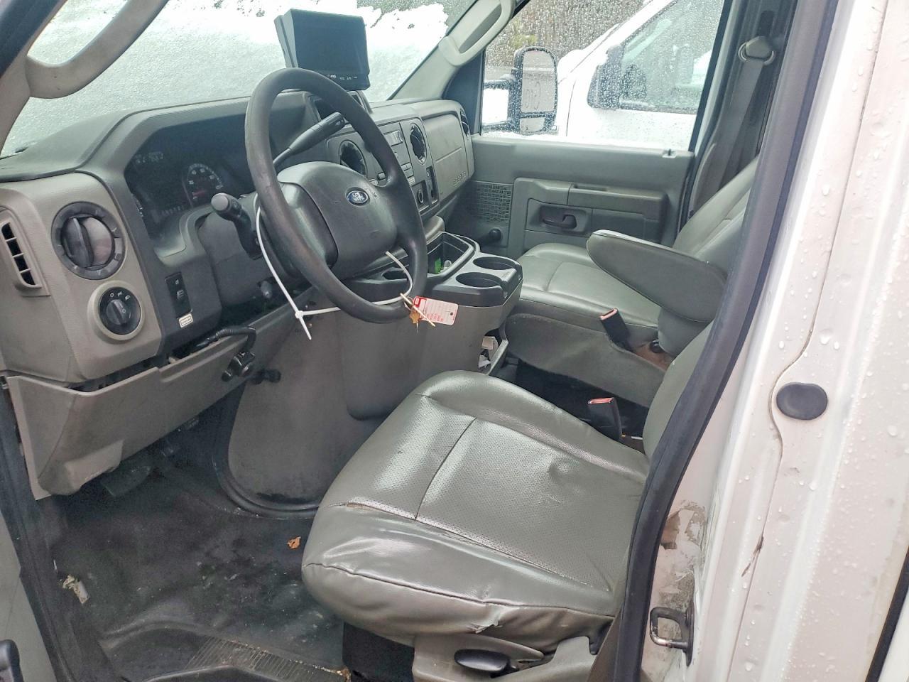 2015 Ford E350 Box Truck - Image 7