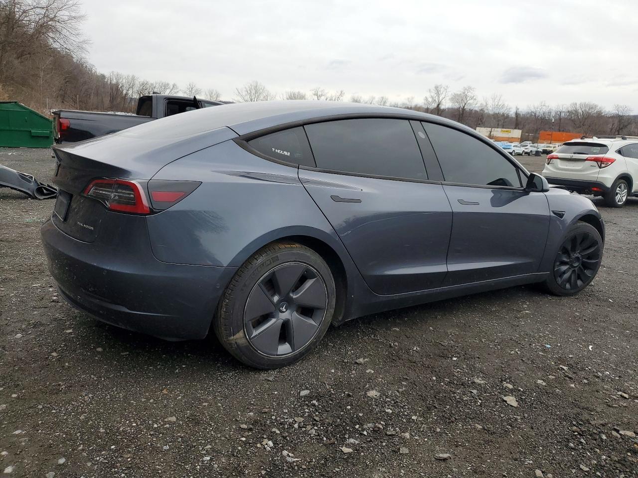 2022 Tesla Model 3 - Фото 3