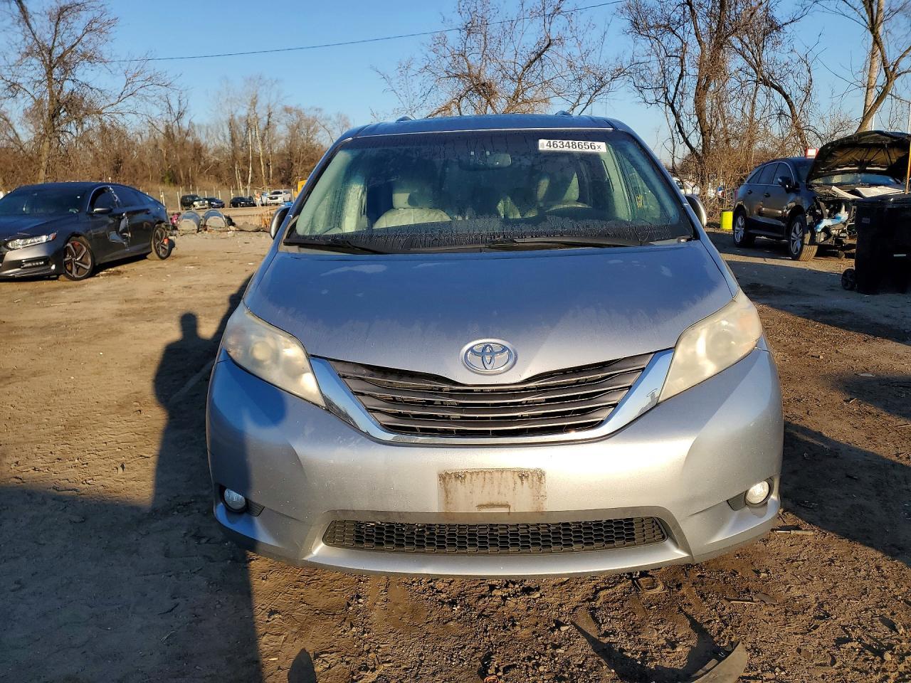 2011 Toyota Sienna Xle 8-Passenger - Фото 5