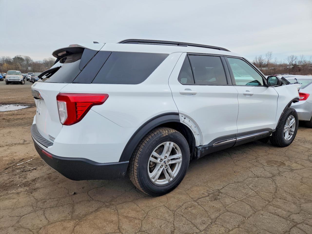 2023 Ford Explorer Xlt - Image 3