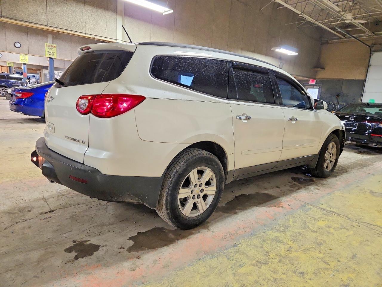 2011 Chevrolet Traverse Lt - Image 3