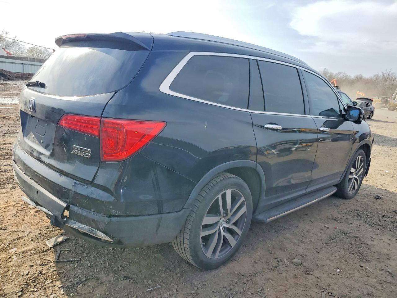 2016 Honda Pilot Touring - Image 3