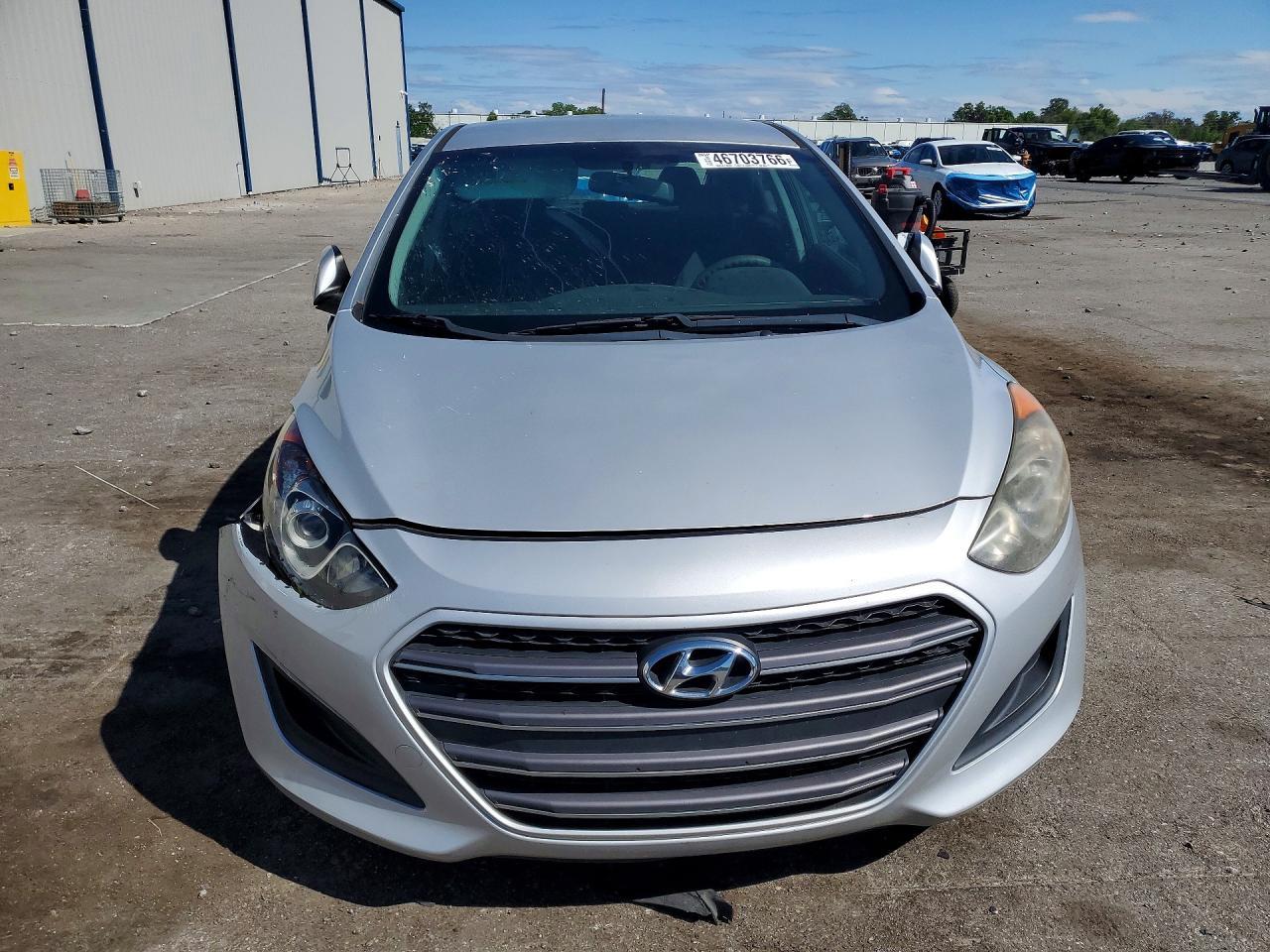 2017 Hyundai Elantra Gt Base - Image 5