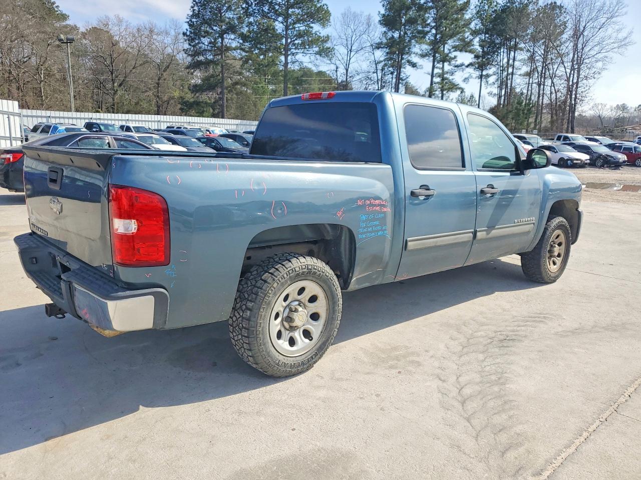 2009 Chevrolet Silverado C1500 - Image 3