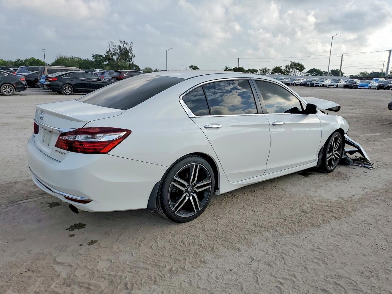 2017 Honda Accord Sport - Image 3