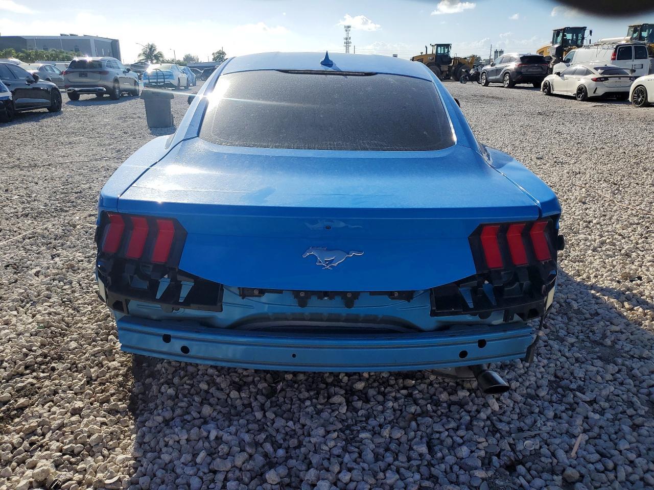 2025 Ford Mustang - Image 6