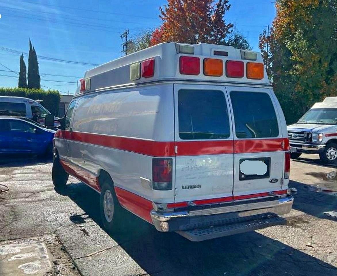 2013 Ford Econoline White - Ambulance - Image 3
