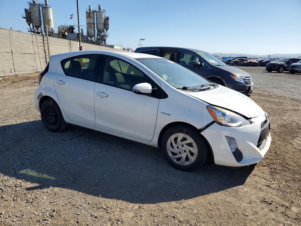 2016 Toyota Prius C Two - Фото 4
