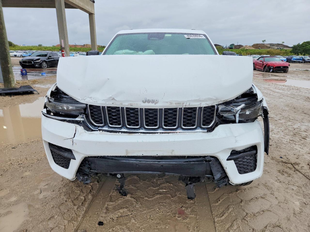 2022 Jeep Grand Cherokee Laredo - Image 5