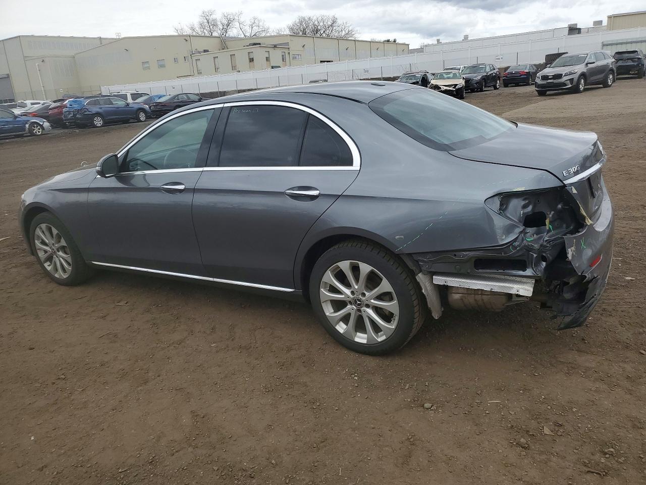 2017 Mercedes-Benz E 300 4Matic - Фото 2