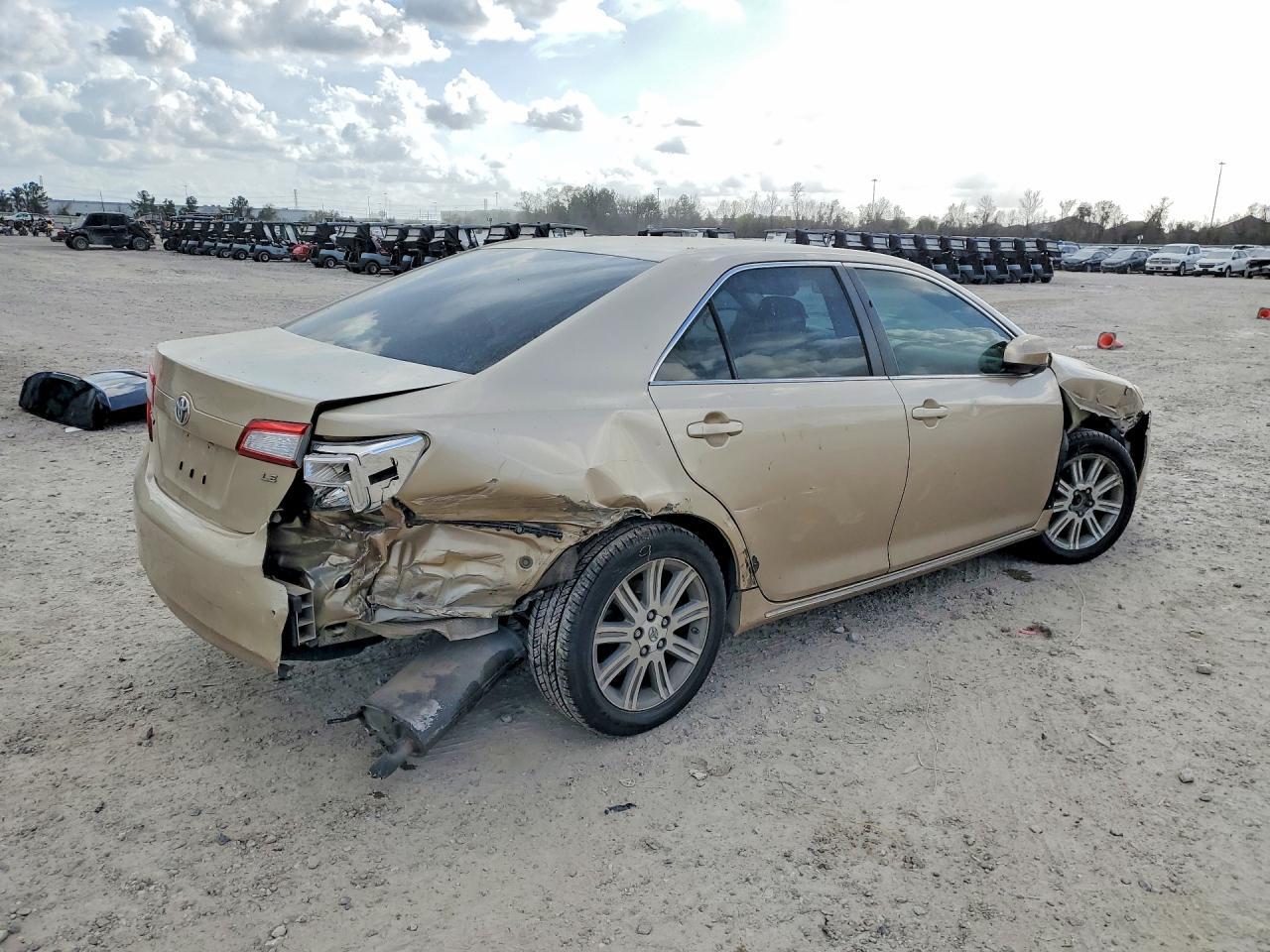 2012 Toyota Camry Le - Фото 3