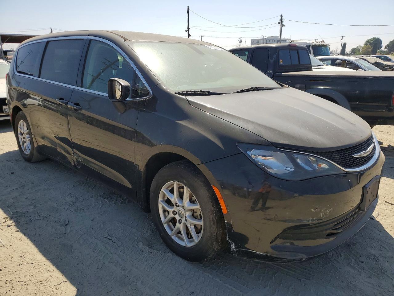 2017 Chrysler Pacifica Lx - Image 4