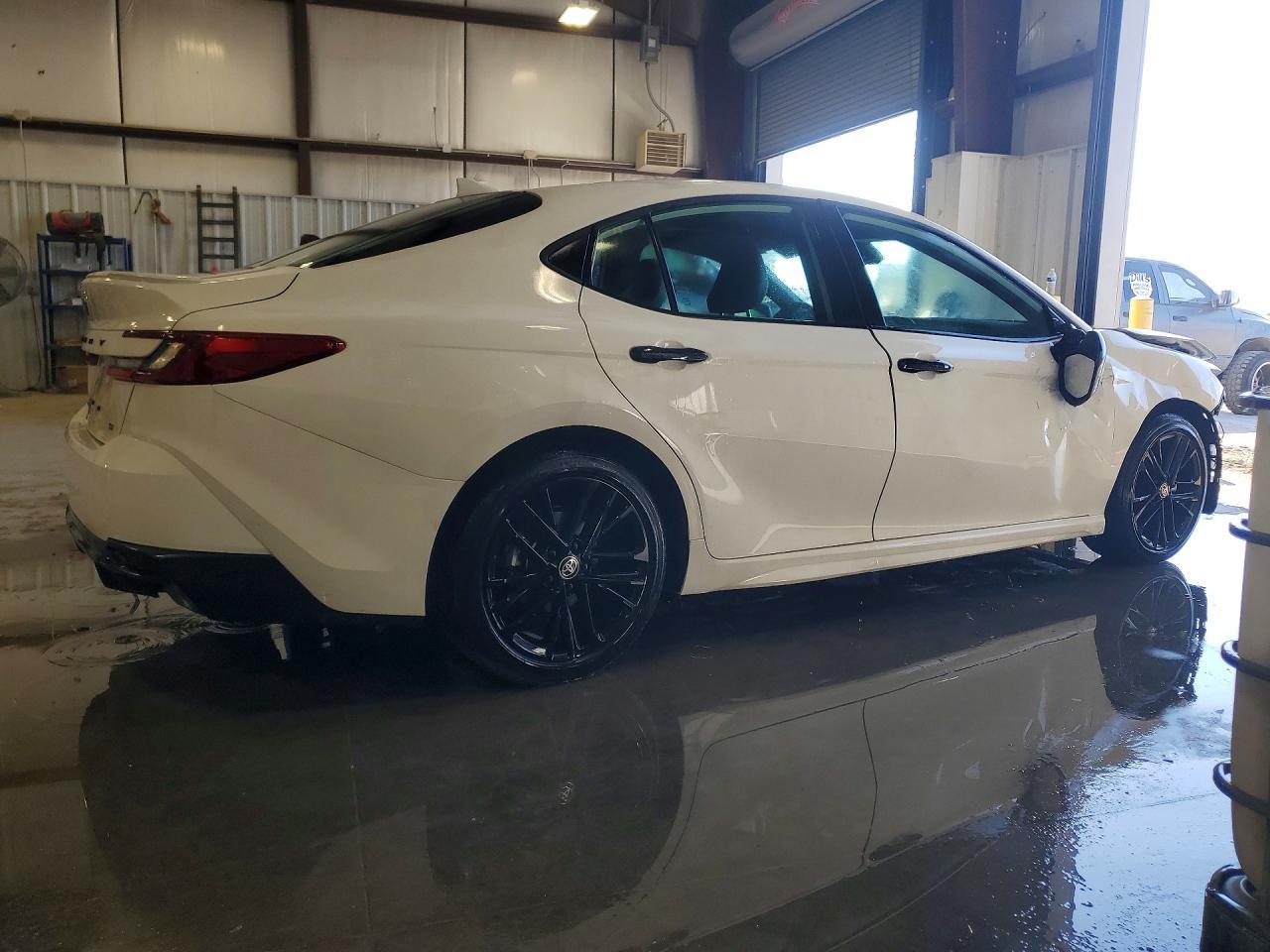 2025 Toyota Camry Se - Image 3