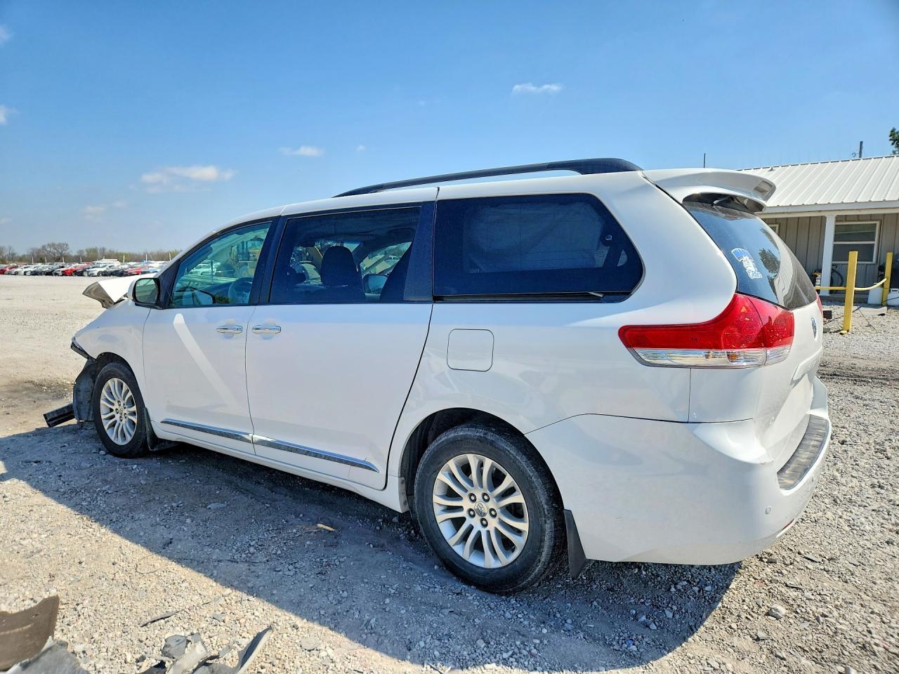 2011 Toyota Sienna Xle 8-Passenger - Image 2