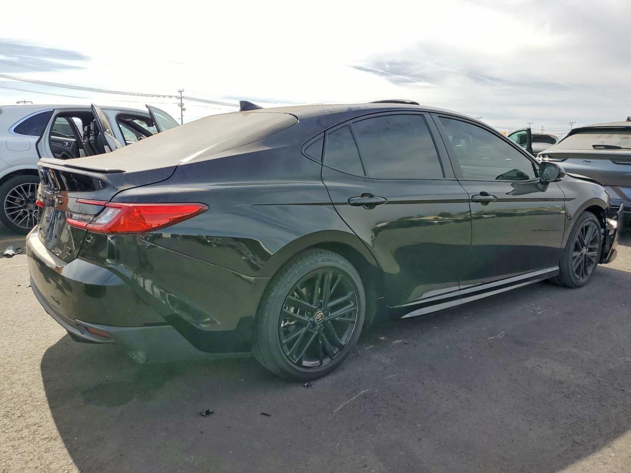 2025 Toyota Camry Se - Фото 3