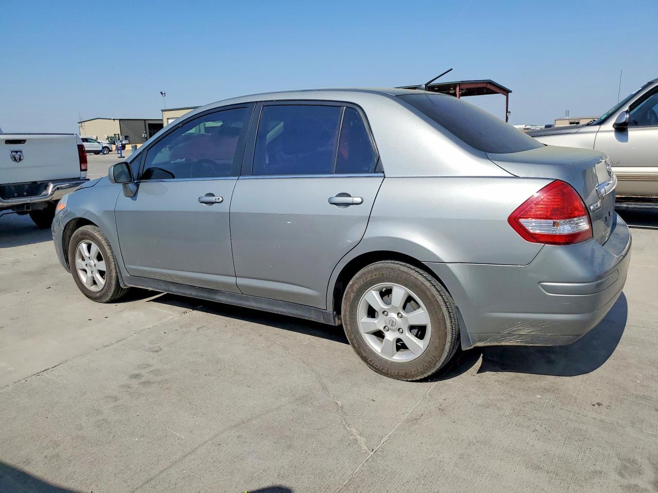 2008 Nissan Versa 1.8 S - Image 2