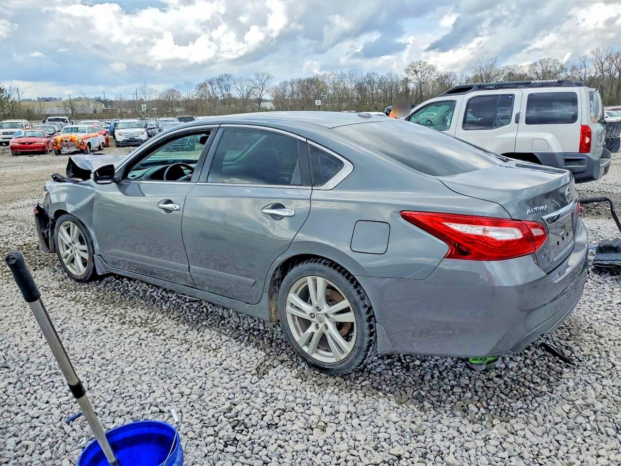 2017 Nissan Altima 3.5 Sl - Image 2