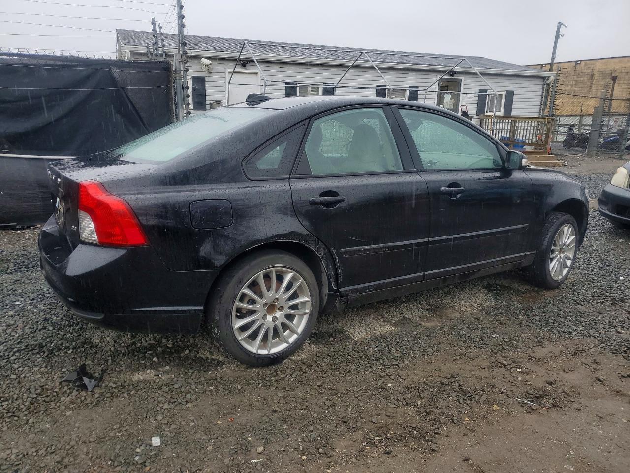 2010 Volvo S40 2.4I - Фото 3
