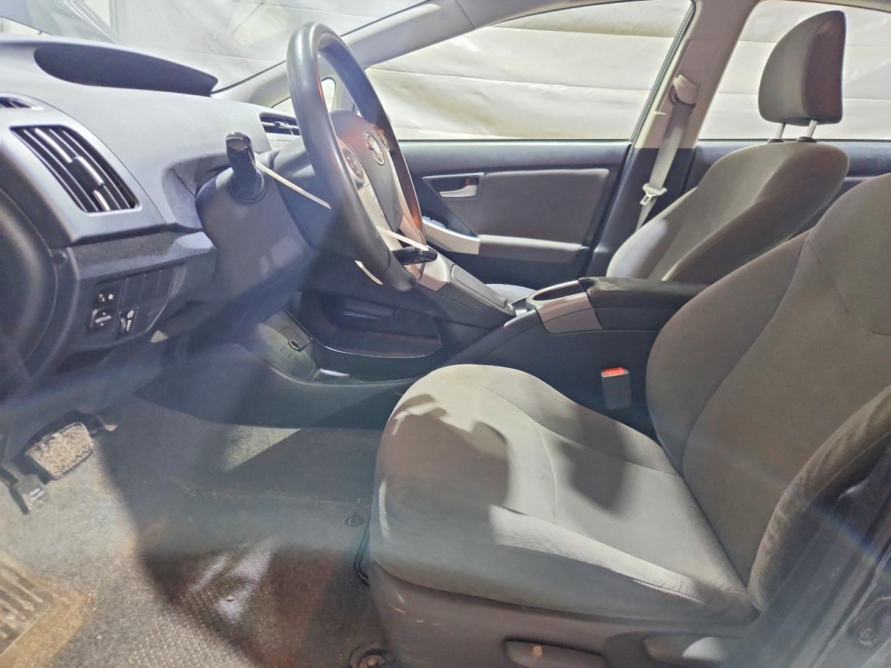 2014 Toyota Prius Two - Фото 7
