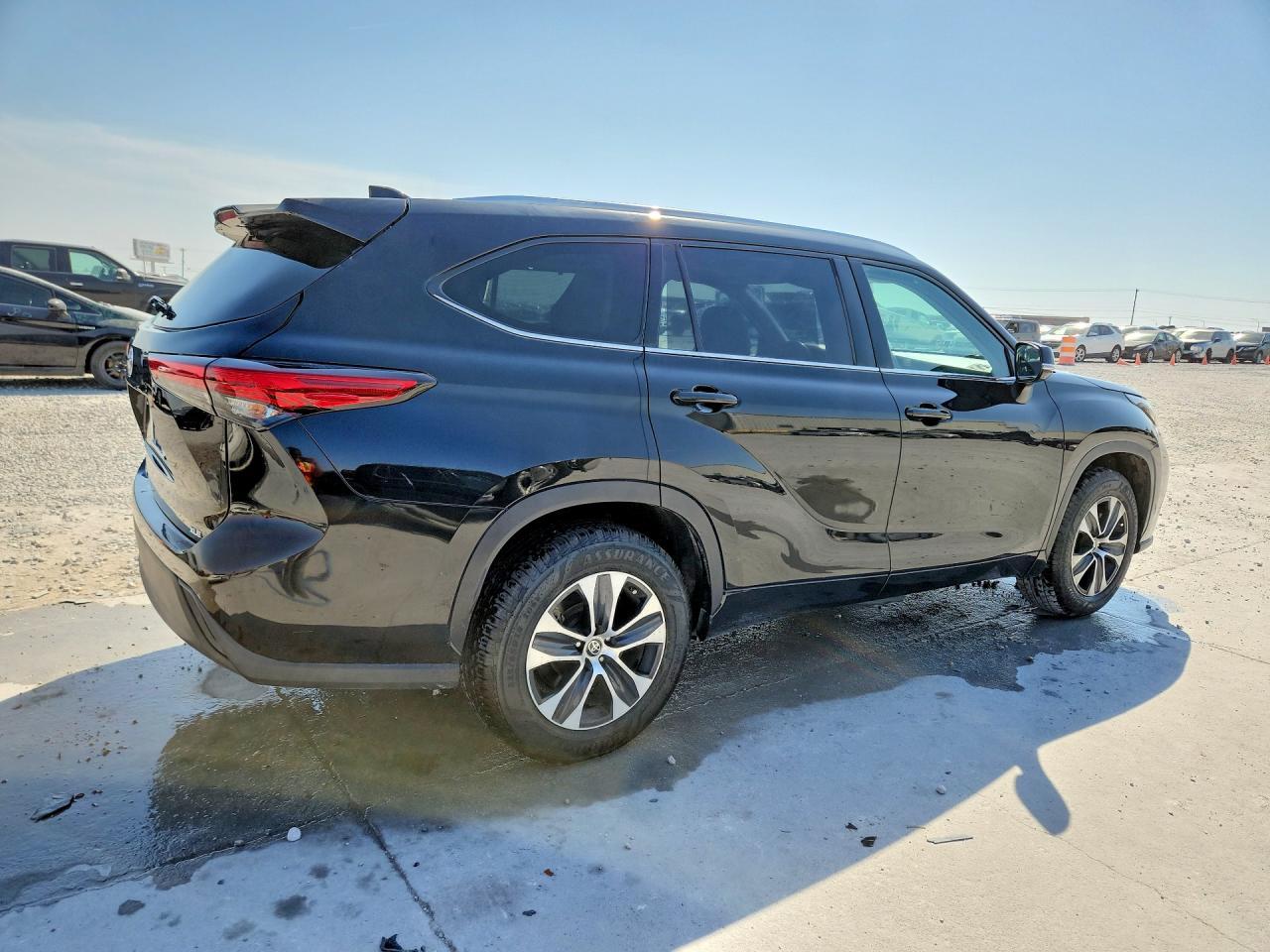 2020 Toyota Highlander Xle - Image 3