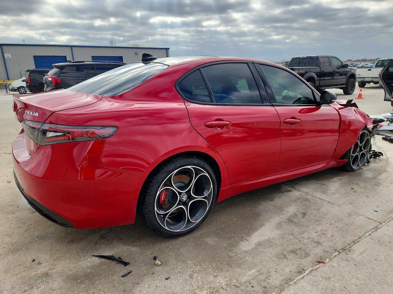 2025 Alfa Romeo Giulia Base - Image 3