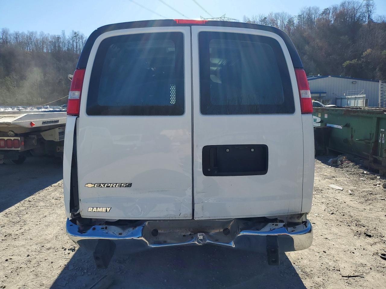 2022 Chevrolet Express 2500 Cargo Utility / Service Van - Фото 6