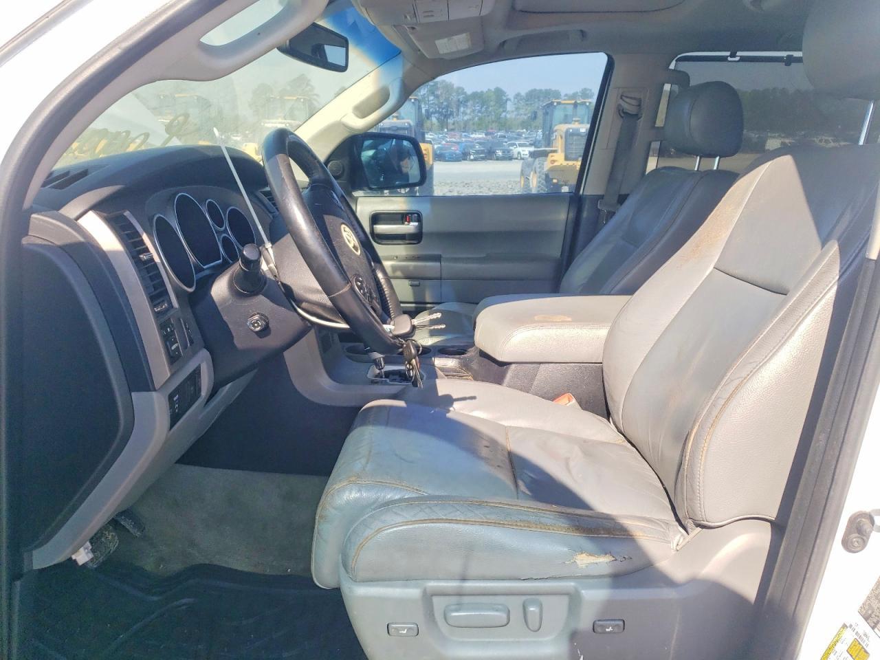 2010 Toyota Sequoia Limited - Фото 7