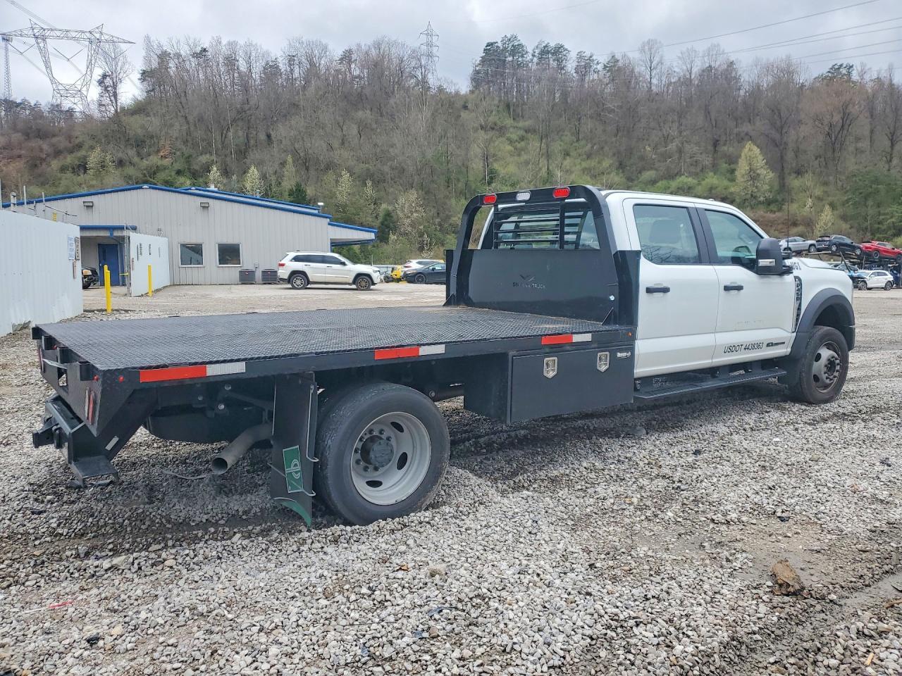 2025 Ford F450 Super Duty Flatbed Truck - Фото 3
