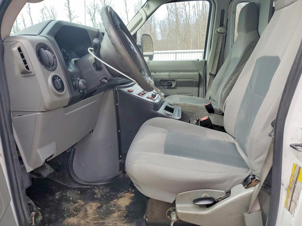 2014 Ford E350 Ambulance - Фото 7