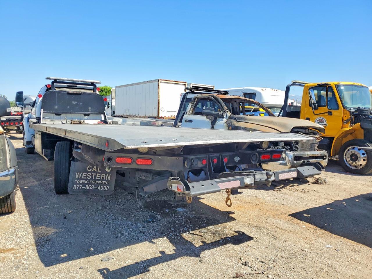 2015 Ford F650 Super Duty Rollback Truck - Фото 2