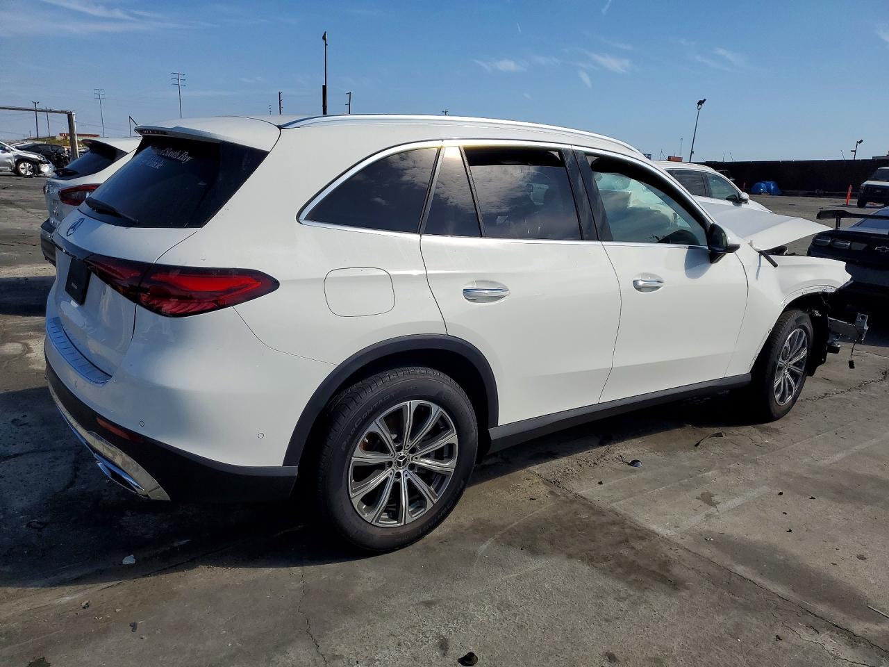2025 Mercedes-Benz Glc 300 - Фото 3