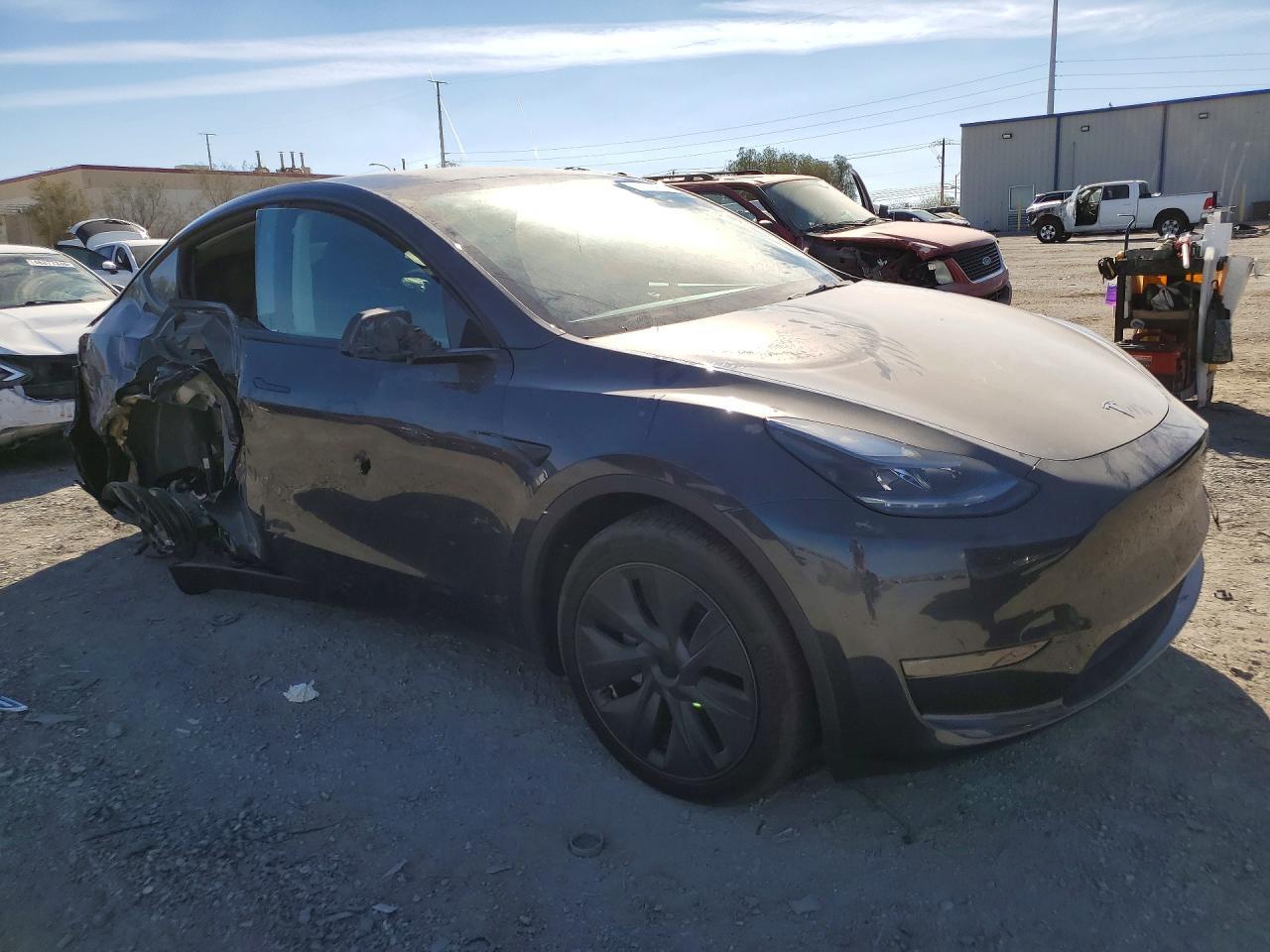 2025 Tesla Model Y - Фото 4