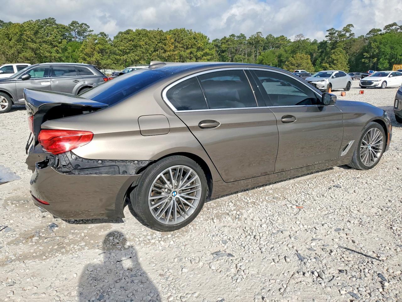 2019 BMW 530 I - Image 3