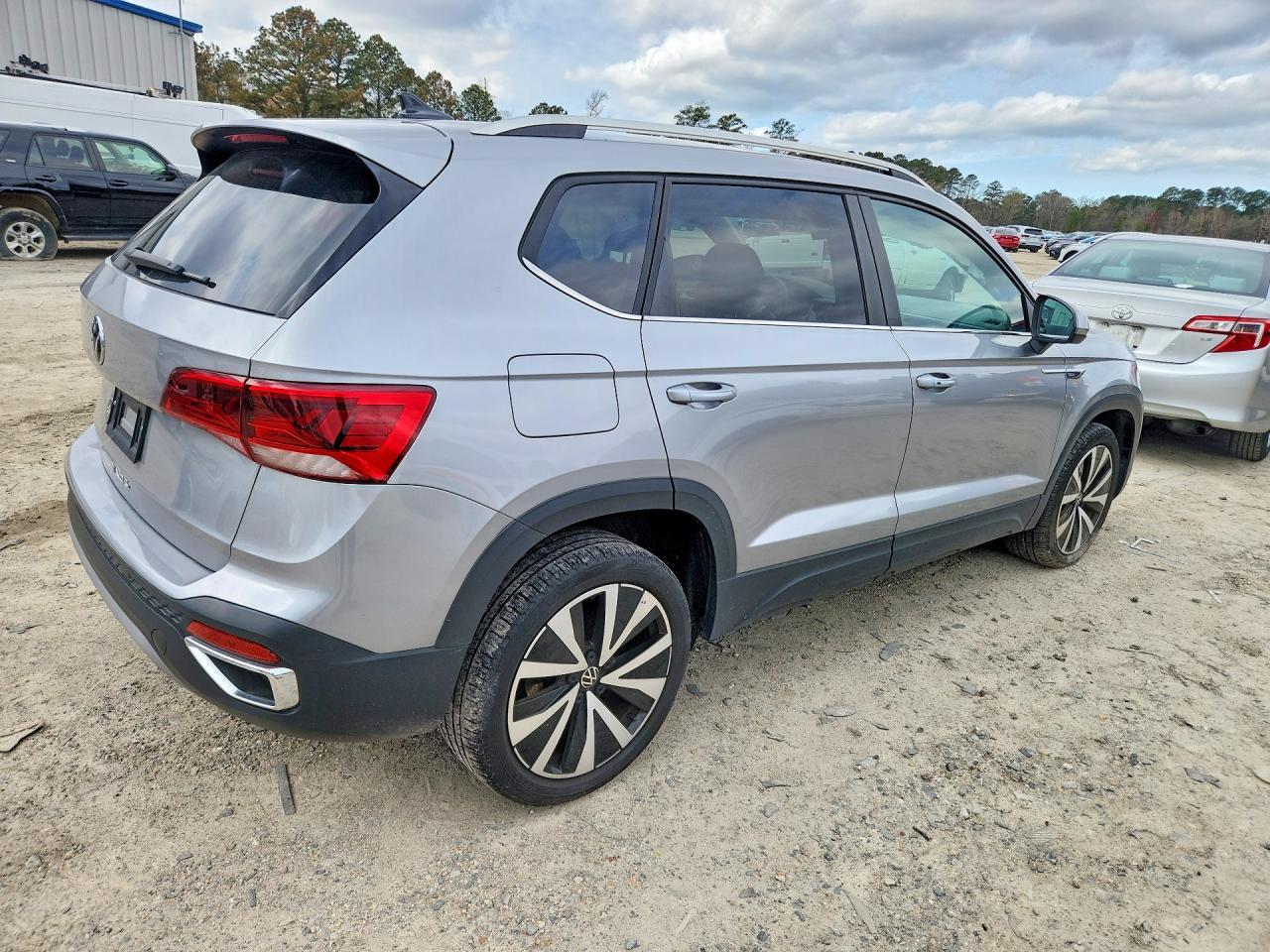 2024 Volkswagen Taos Se - Image 3