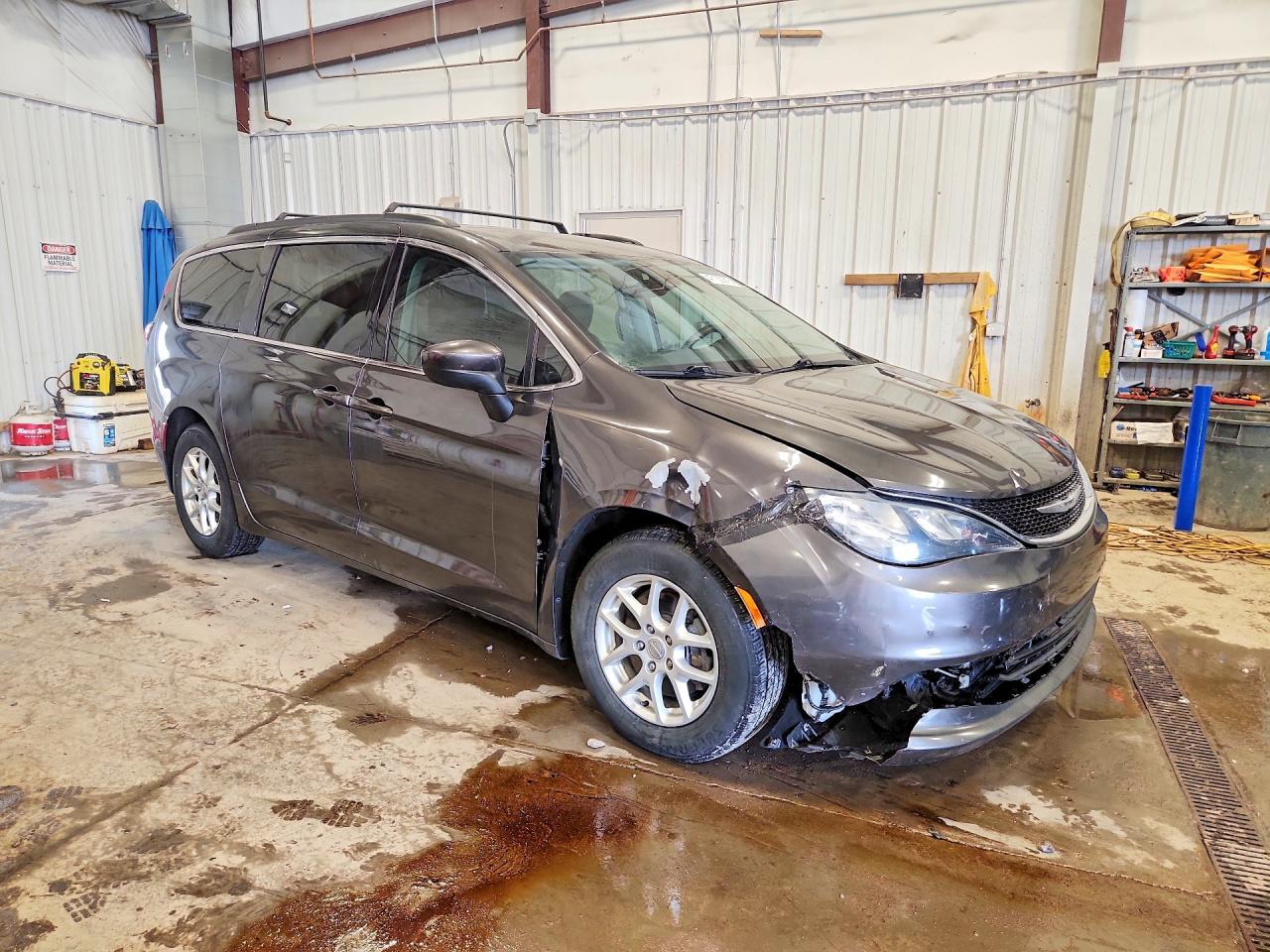 2017 Chrysler Pacifica Touring - Image 4