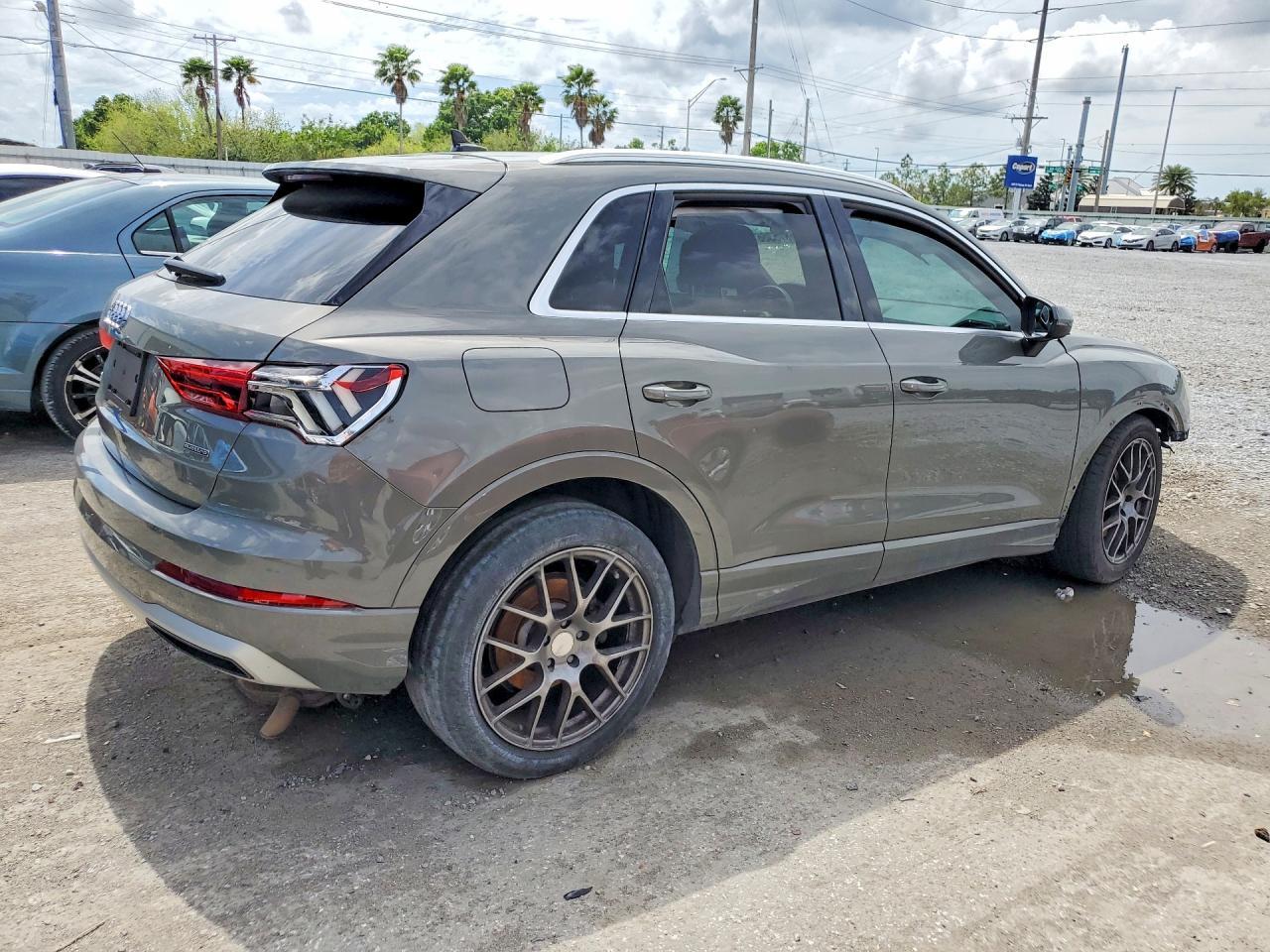 2021 Audi Q3 Premium 40 - Фото 3
